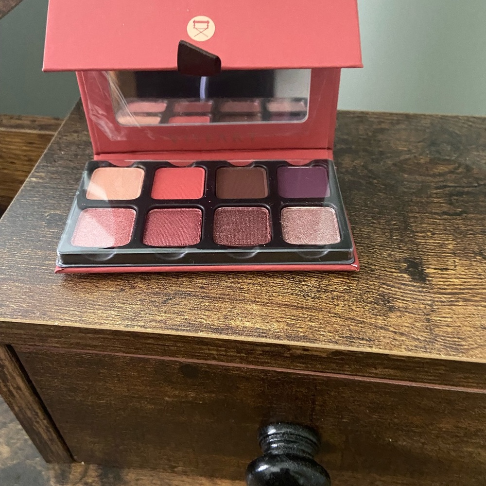 Eye shadow